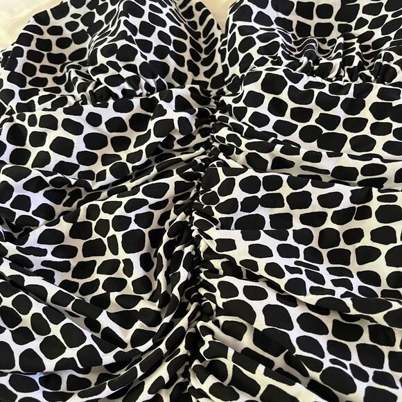 Miraclesuit Plus Size Black & White Dalmatian Dot Ruched One Piece Lined Wmn 16W - Picture 4 of 12